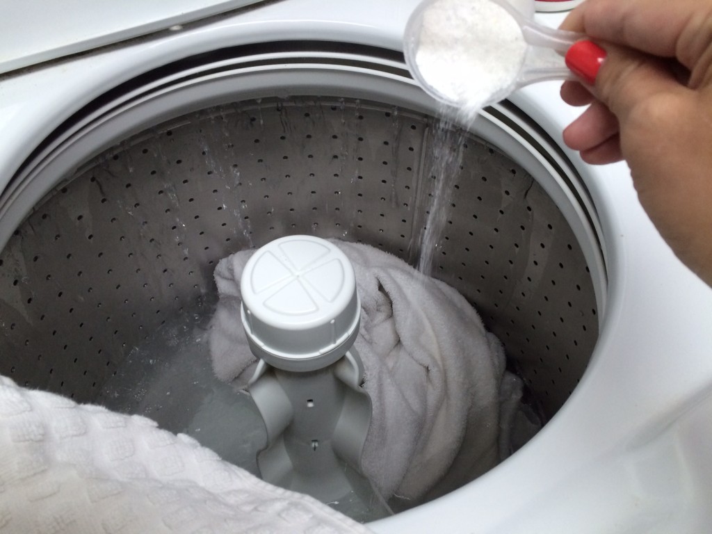 A scoop of Resolve Gold in the wash cycle with your whites will brighten them up like new!