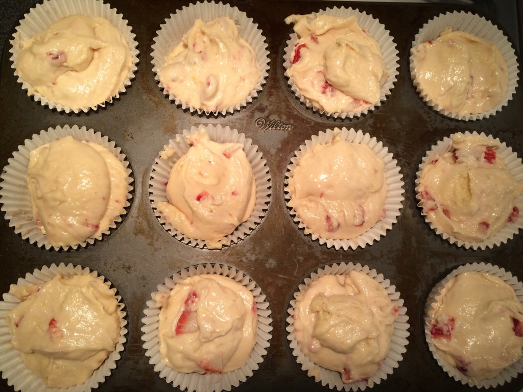 Recipe for strawberry muffins with cream cheese centres