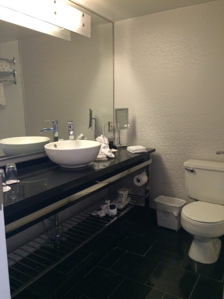The washroom at Le Cantlie Suites in Montreal